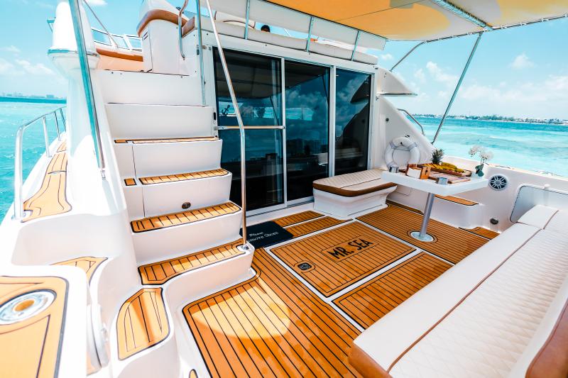 Passion by the sea, Sunset Yate