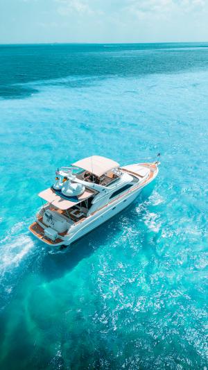 Passion by the sea, Sunset Yate