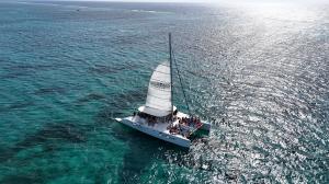 Catamarán & Reef Snorkel básico