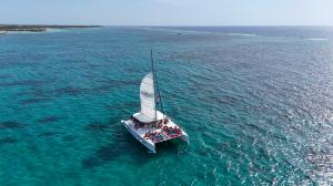 Catamaran & Reef Snorkel Deluxe